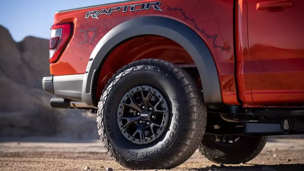 إطارات ألمنيوم حجم 17 بوصة نوع بي أف جودريتش BFGoodrich